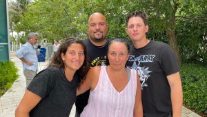 Familia escapa del derrumbe en Miami por pocos metros