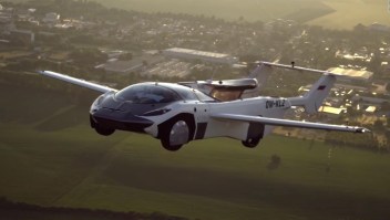 Este auto volador completa su primer vuelo entre ciudades