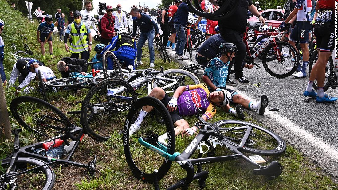 Tour de Francia: abren investigación caída provocada por aficionada