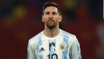 Lionel Messi y Argentina rinden homenaje a Diego Maradona en el primer partido desde la muerte de la leyenda