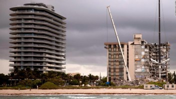 propietarios de condominios en Surfside se quejaron de la construcción de una torre de lujo al lado