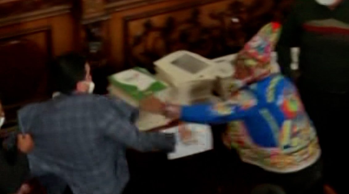 Deputies and senators of Bolivia fight with blows in the Legislative Assembly
