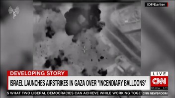 Video muestra ataques aéreos de Israel en respuesta a globos incendiarios lanzados desde Gaza