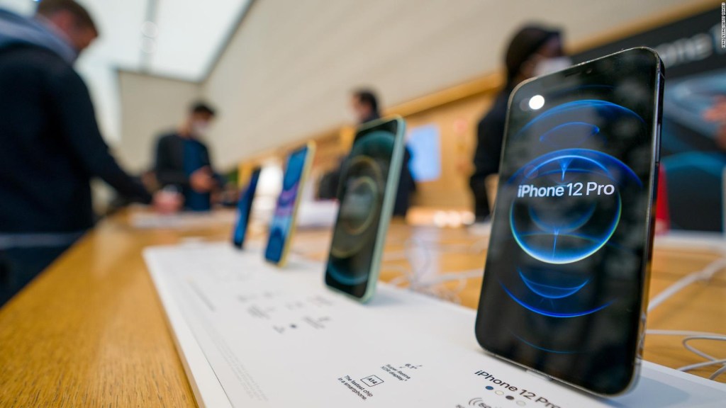 Apple reports profits thanks to iPhone sales