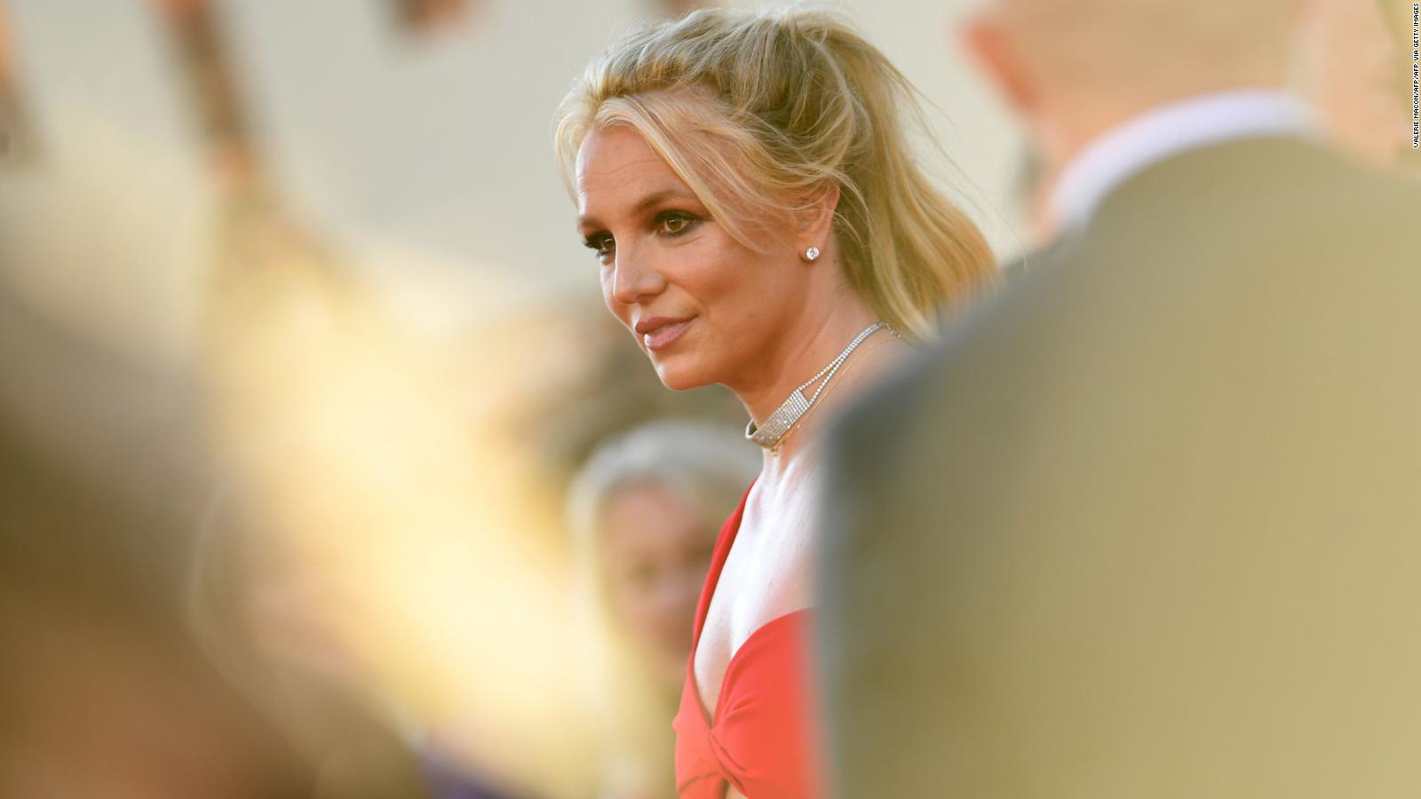 Britney Spears' father opposes being removed as his daughter's guardian