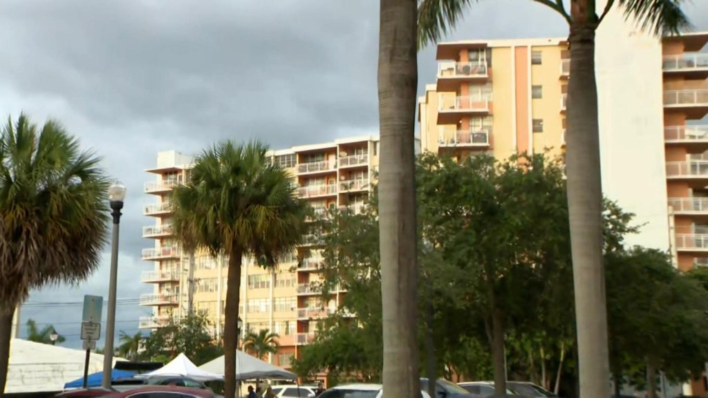 Evacúan edificio en North Miami Beach