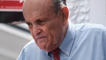 Otro duro revés profesional para Rudy Giuliani