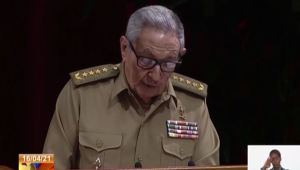 Raúl Castro asiste a reunión del Partido Comunista
