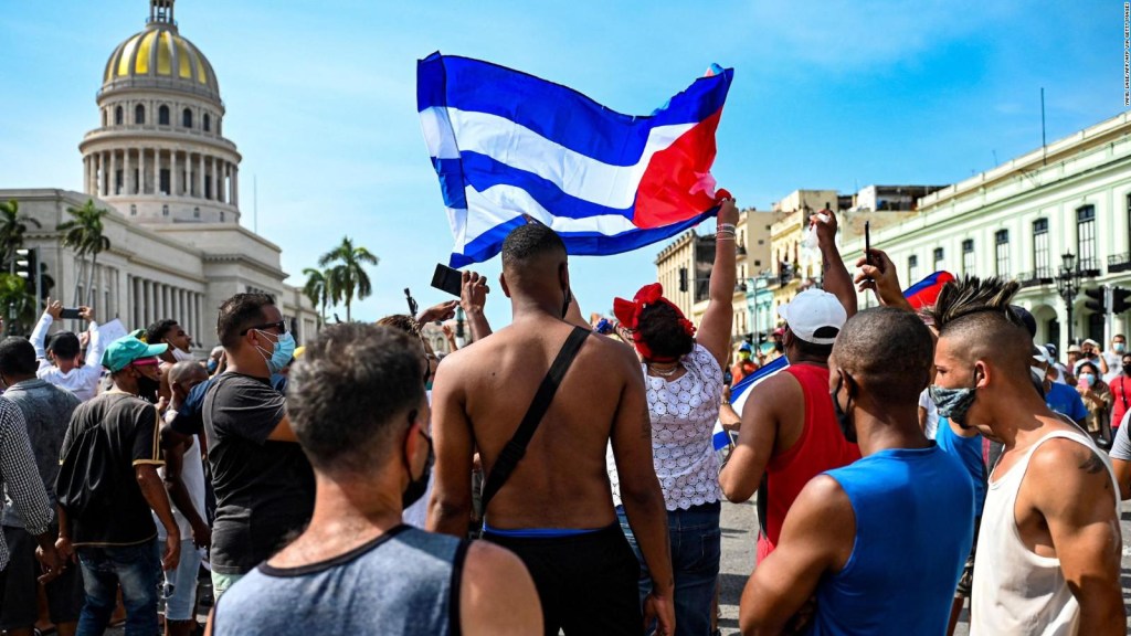 Cuba pide libertad y se levanta contra el régimen