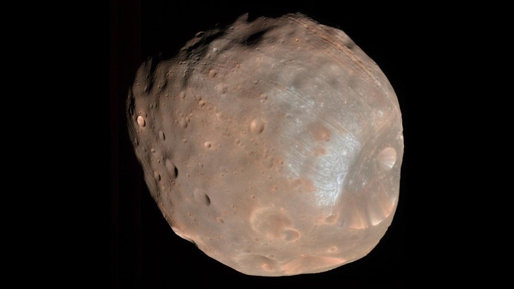 This moon of Mars looks like a potato