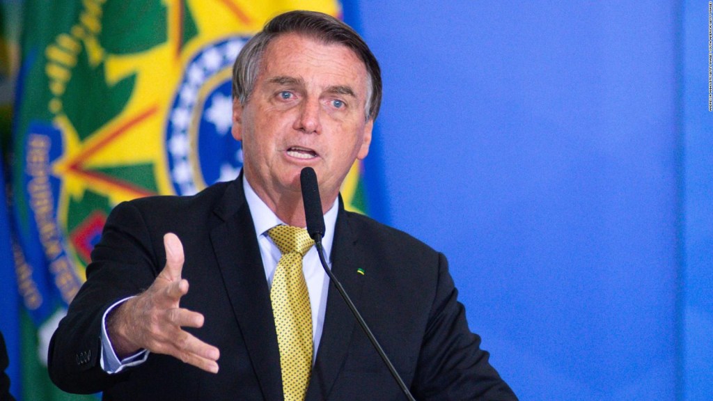 Bolsonaro, hospitalizado por dolor abdominal
