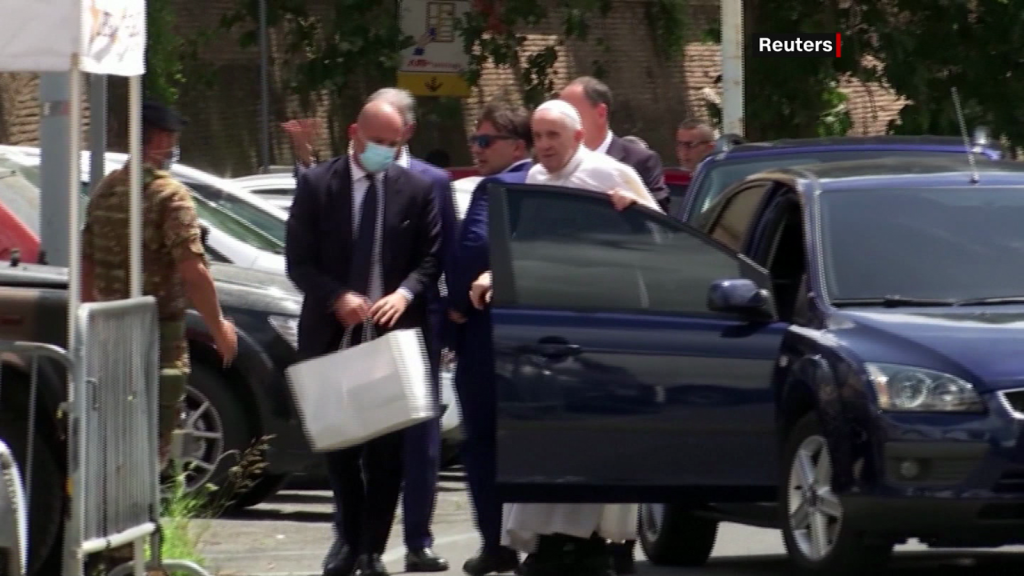 El papa Francisco regresa al Vaticano tras operación