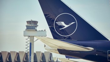 Lufthansa adoptará un lenguaje neutro para saludar a sus pasajeros