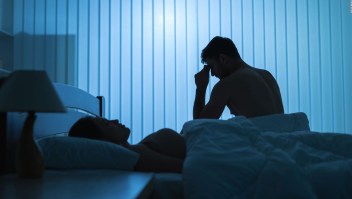 ¿Despiertas a tu pareja por hablar mientras duermes?