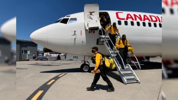 Bomberos de México combaten incendios en Canadá