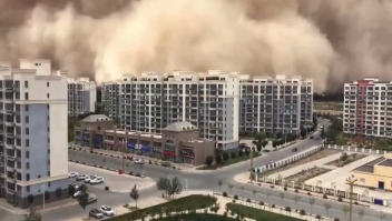 Tormenta de arena gigante cubre una ciudad de China