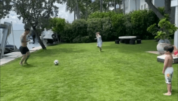 Messi de vacaciones: a pura playa, música y fútbol