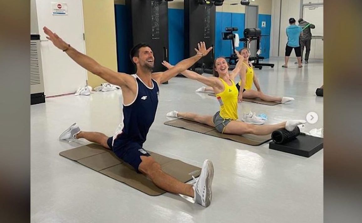 Novak Djokovic reclama do calor e pede jogos de tênis começando mais tarde  nos Jogos de Tóquio - Surto Olímpico