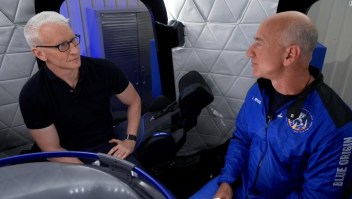 Jeff Bezos revela de qué habló la tripulación antes del despegue