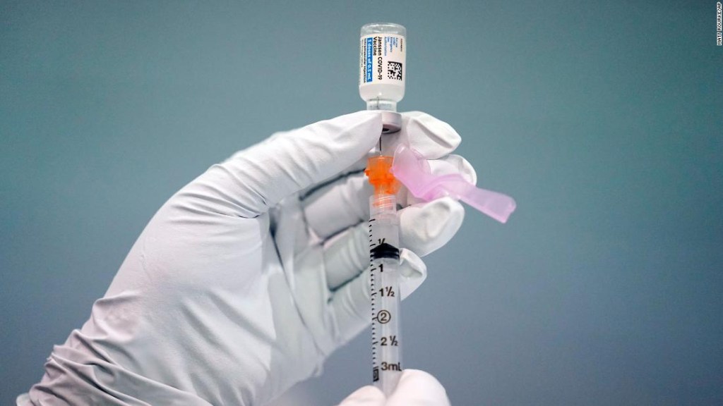 Estados Unidos está 'perdiendo tiempo' en la carrera de vacunación a medida que la variante Delta se vuelve más omnipresente, dice un experto