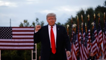Donald Trump condena los cargos contra su empresa en un mitin en Florida: "Lo que están haciendo se ve en el tercer mundo"