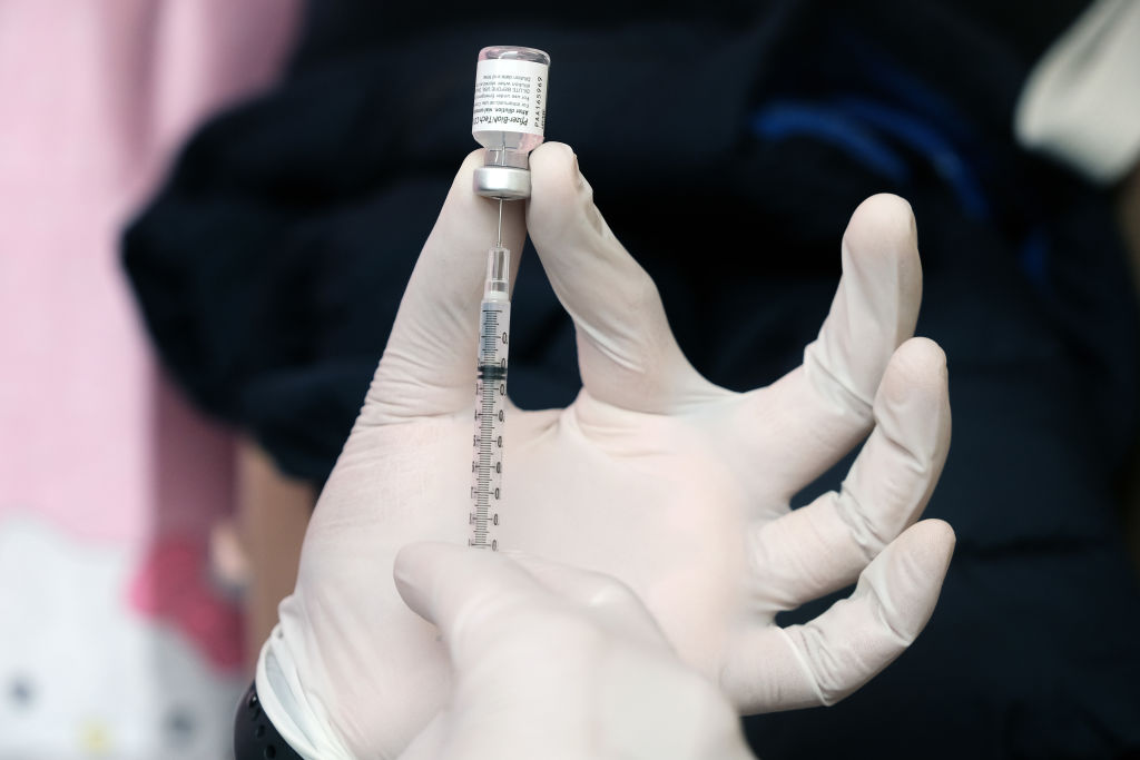 Three massive vaccination centers close in New York