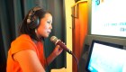 China impone restricciones al karaoke