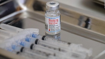 Argentina comenzó a vacunar a algunos adolescentes
