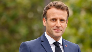 Macron responde preguntas sobre la vacuna en redes