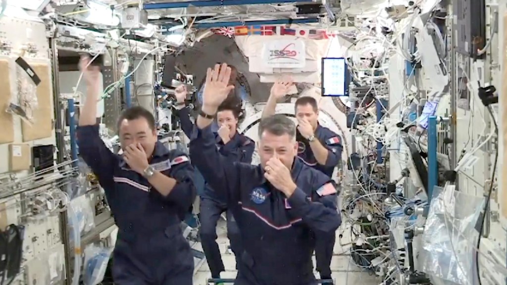 Astronauts perform "Olympic Games" in zero gravity