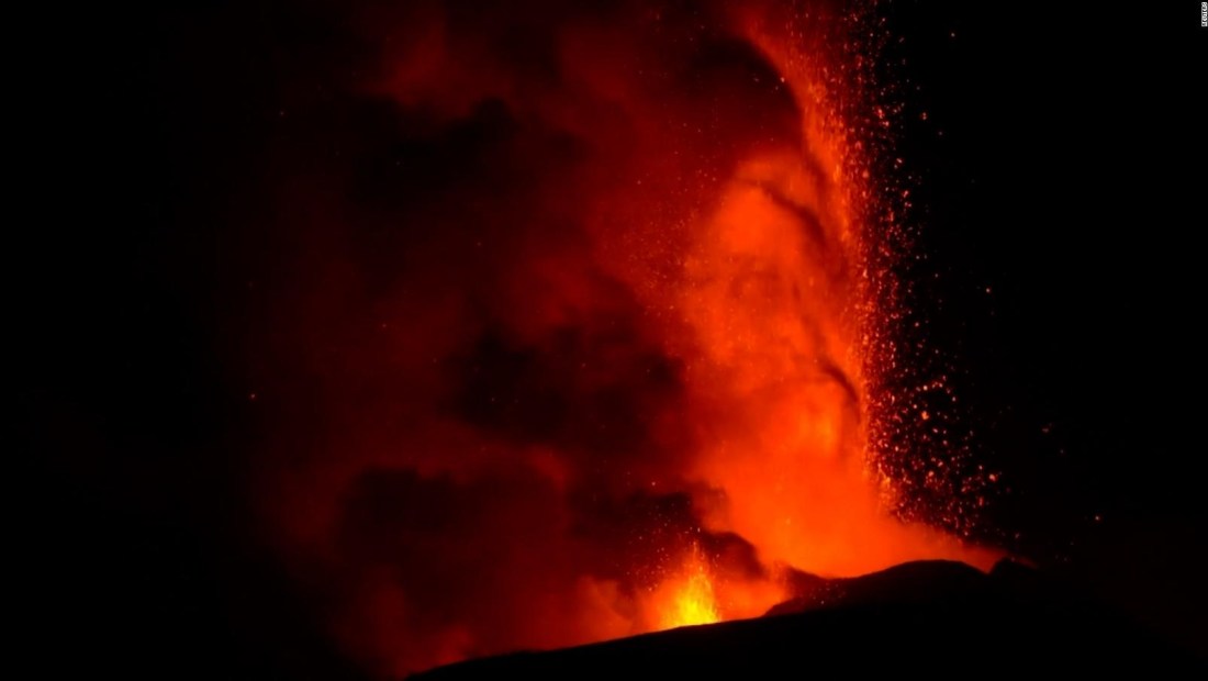 Mira este espectáculo de lava del volcán Etna