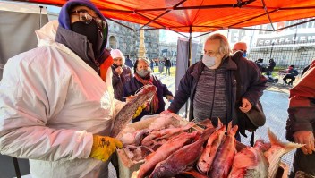 Venden pescado a menos de US$ 1 en señal de protesta