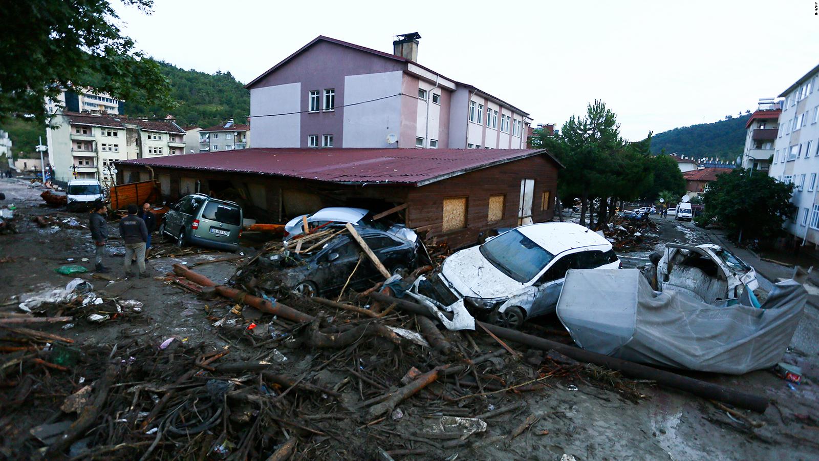 Graves inundaciones en Turquía dejan al menos 27 muertos