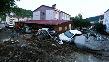 Graves inundaciones en Turquía dejan al menos 27 muertos