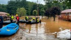 Decenas de desaparecidos por inundaciones en EE.UU.