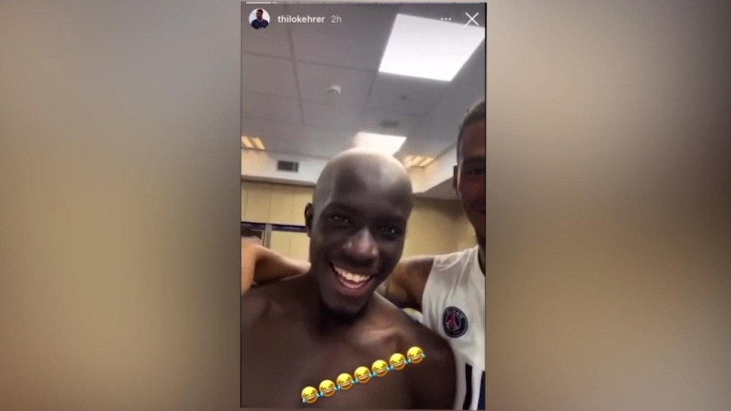 Watch the PSG players completely naked