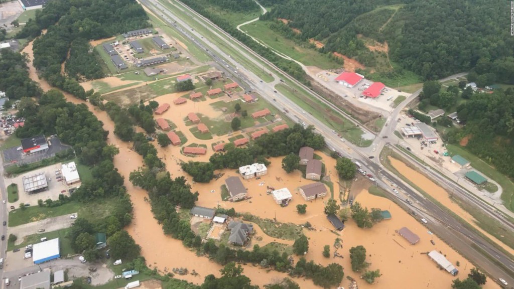 Muertos y daños por las inundaciones en Tennessee