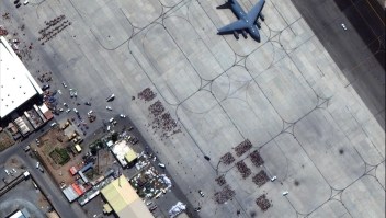 La evacuación en Kabul, captada por un satélite
