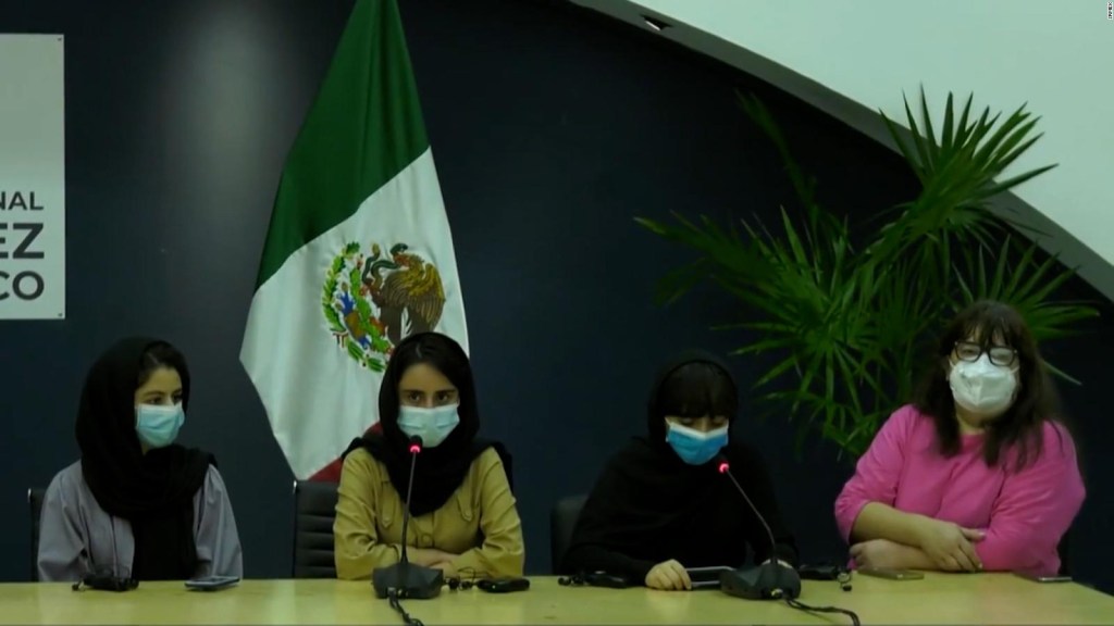 México ofrece refugio a 5 mujeres afganas