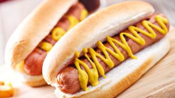Un estudio alerta sobre los riesgos de comer hot dogs