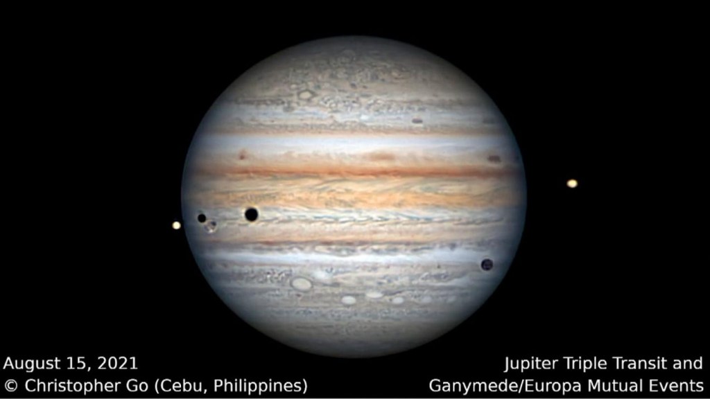 See how three simultaneous eclipses occur on Jupiter