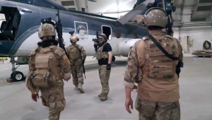 Talibanes hallan helicópteros que EE.UU. dejó en Kabul