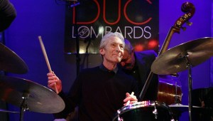 English drummer Charlie Watts (C) and bassist Dave Green (R) perform during a soundcheck before a concert with their band The A, B, C, & D of Boogie Woogie at the jazz club Le duc des Lombards in Paris, on September 7, 2010. Watts who gained celebrity as drummer of the Rolling Stones, leads also a jazz band. In April 2009 he started to do concerts with "The A, B, C, & D of Boogie Woogie". AFP PHOTO / PIERRE VERDY (Photo credit should read PIERRE VERDY/AFP via Getty Images)