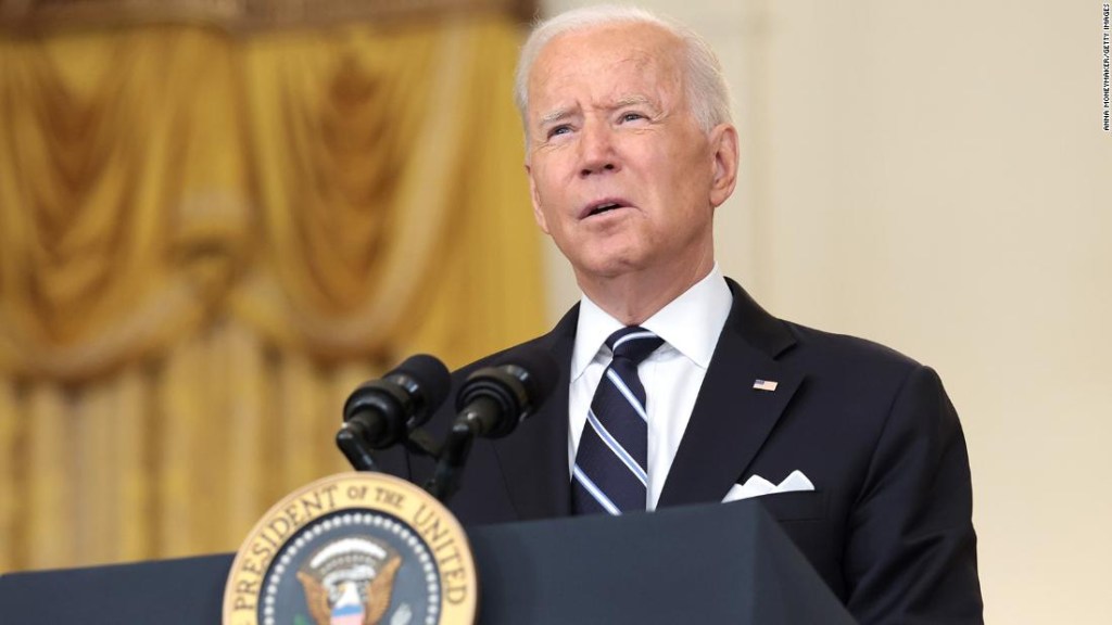 Mientras la Casa Blanca se apresura sobre Afganistán, Biden se enfrenta a algunos de los días más graves de su presidencia