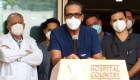 Vicente Fernández está estable, dice su equipo médico