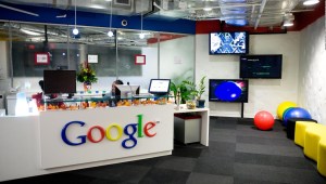 Google retrasa el regreso a sus oficinas hasta 2022