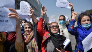 Nueva protesta de mujeres protestan en Afganistán
