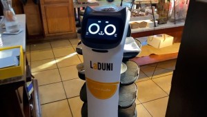 En este restaurante de Dallas atienden los robots