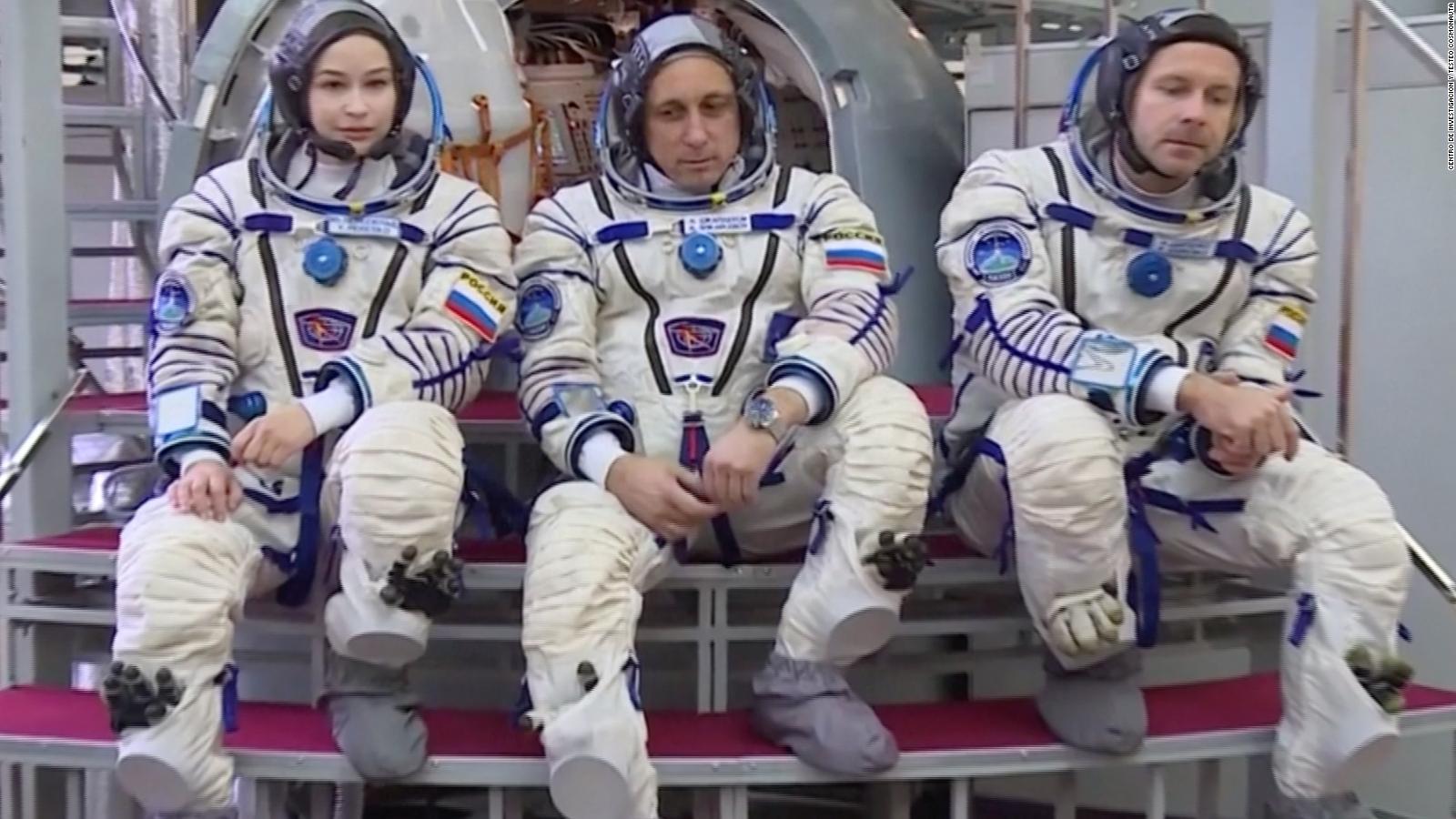 An astronaut, an actress and a cameraman travel to space