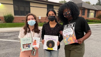 ¿Por qué esta escuela prohibió libros sobre el racismo?